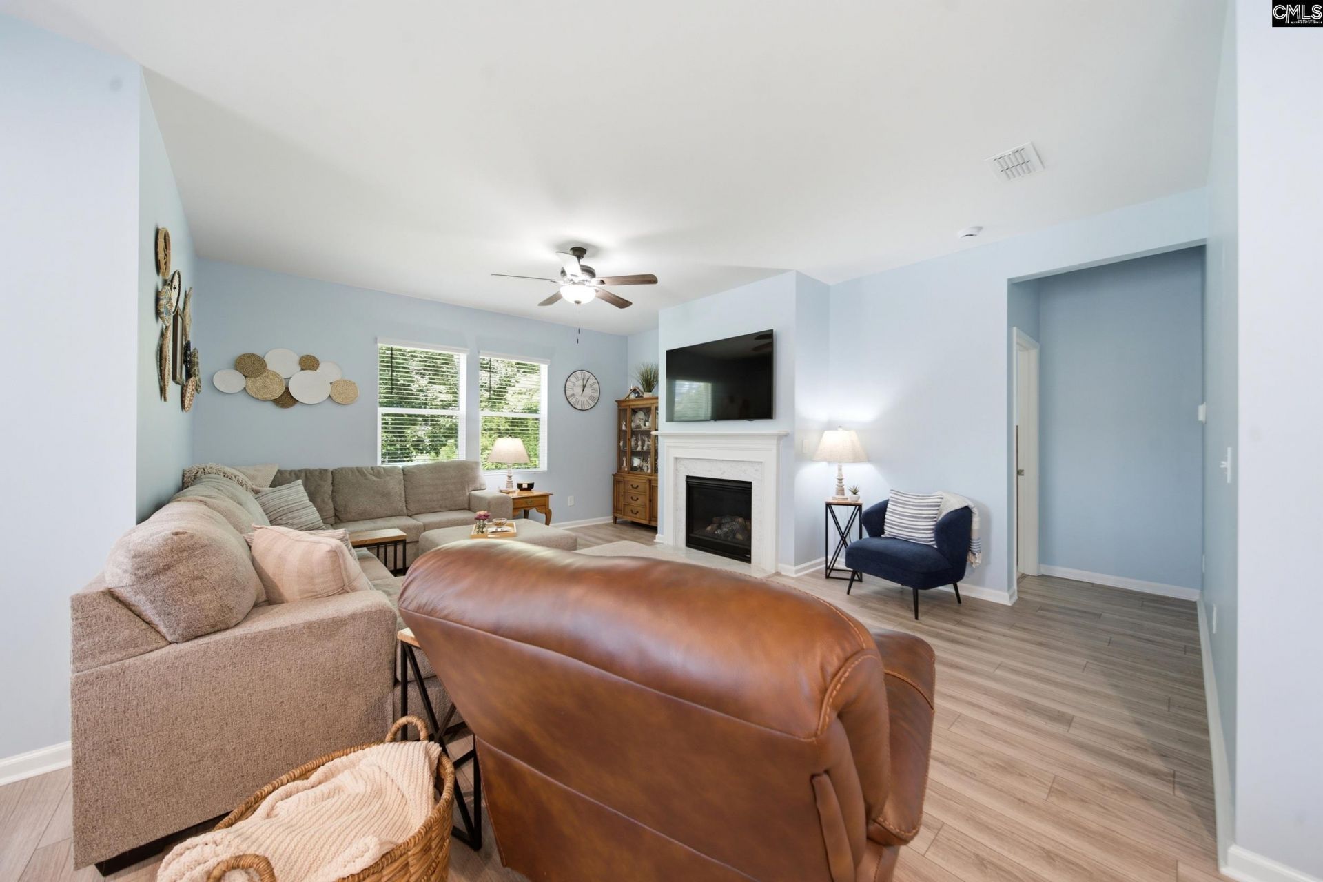 313 Fox Glen Drive Photo 9