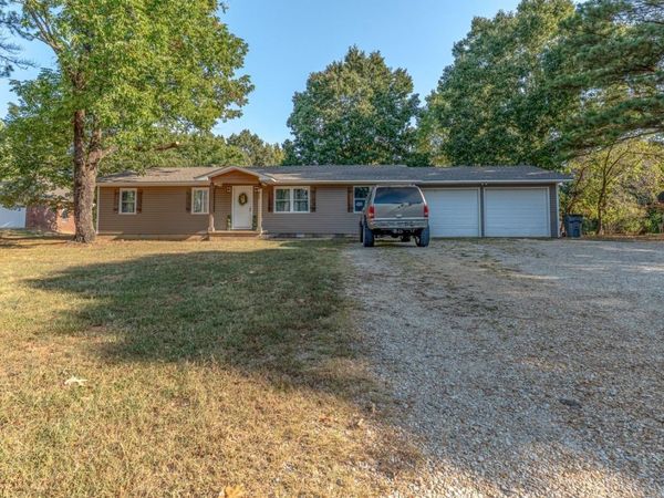 811 Thorne Dr , Paragould, AR 72450