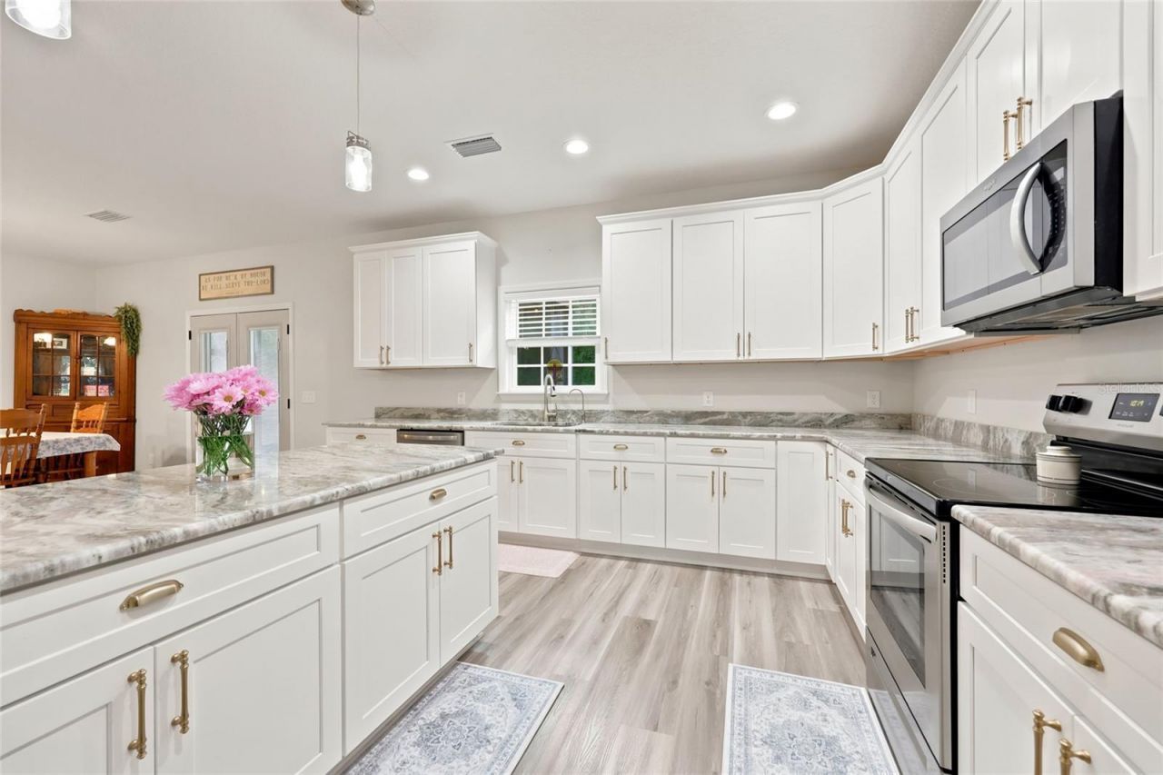 6064 SW County Road 18 , Fort White, FL 32038 Photo