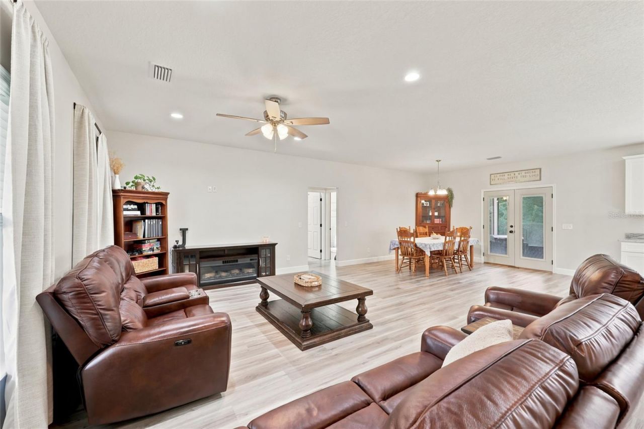 6064 SW County Road 18 , Fort White, FL 32038 Photo