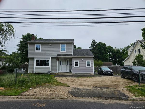 19 W 11 Street , Huntington Station, NY 11746