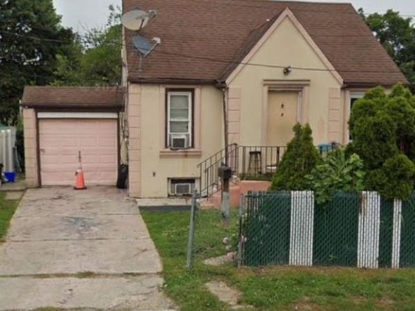 4 Andrews Avenue , Roosevelt, NY 11575
