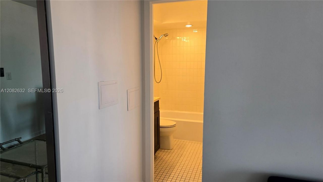 3000 Riomar St , Unit 701, Fort Lauderdale, FL 33304 Photo