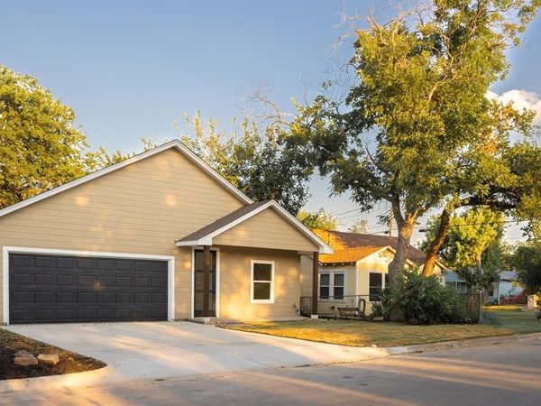 321 S Rusk , Weatherford, TX 76086