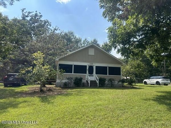 220 W Batson Avenue, Wiggins, MS 39577
