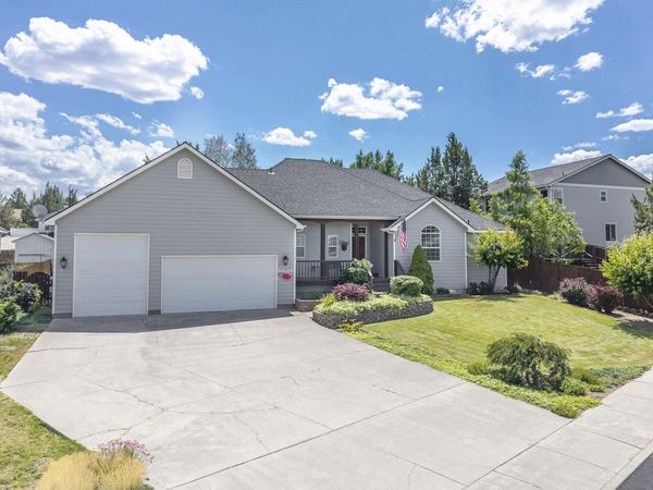 3840 SW Summit Avenue, Redmond, OR 97756