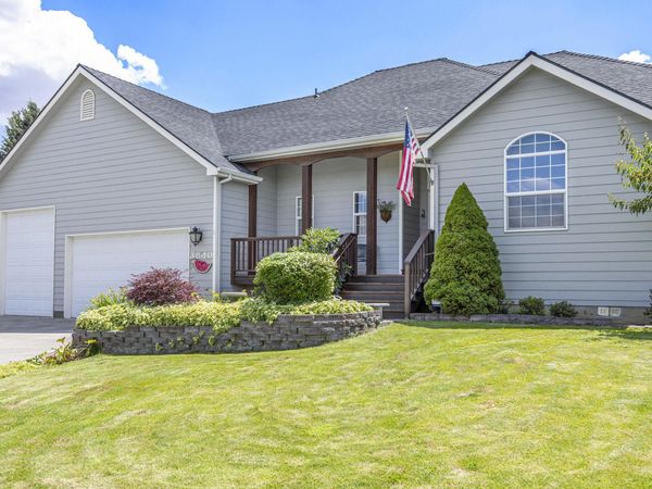 3840 SW Summit Avenue, Redmond, OR 97756