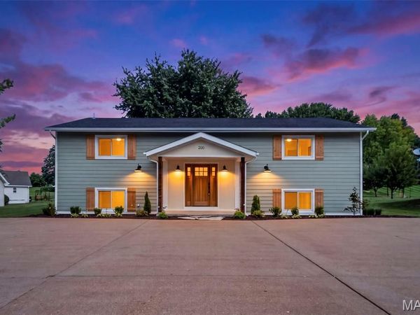 200 Park Charles Boulevard S, St Peters, MO 63376