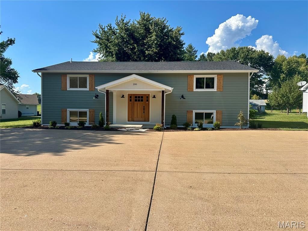 200 Park Charles Boulevard S, Saint Peters, MO 63376 Main Photo