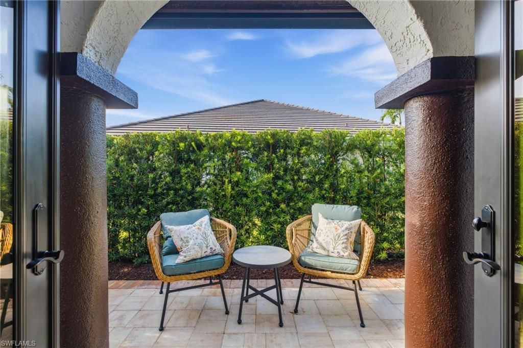 11532 Longshore Way W, Naples, FL 34119 Photo