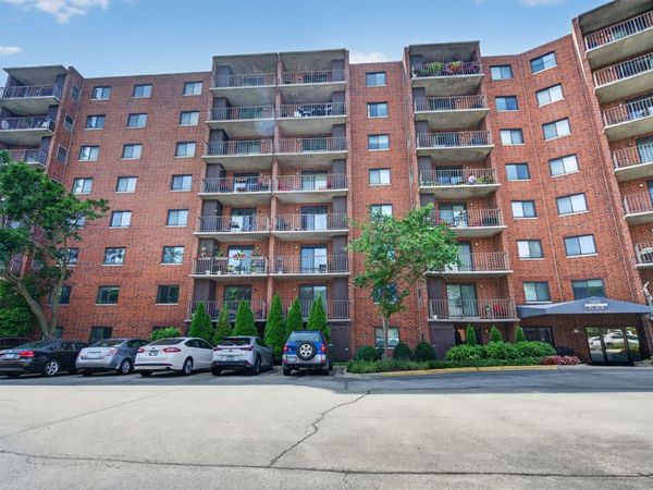 1 Bloomingdale Place , Unit 207, Bloomingdale, IL 60108