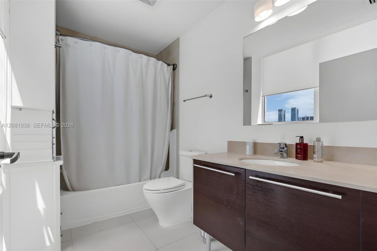 1900 N Bayshore Dr , Unit 2111, Miami, FL 33132 Photo