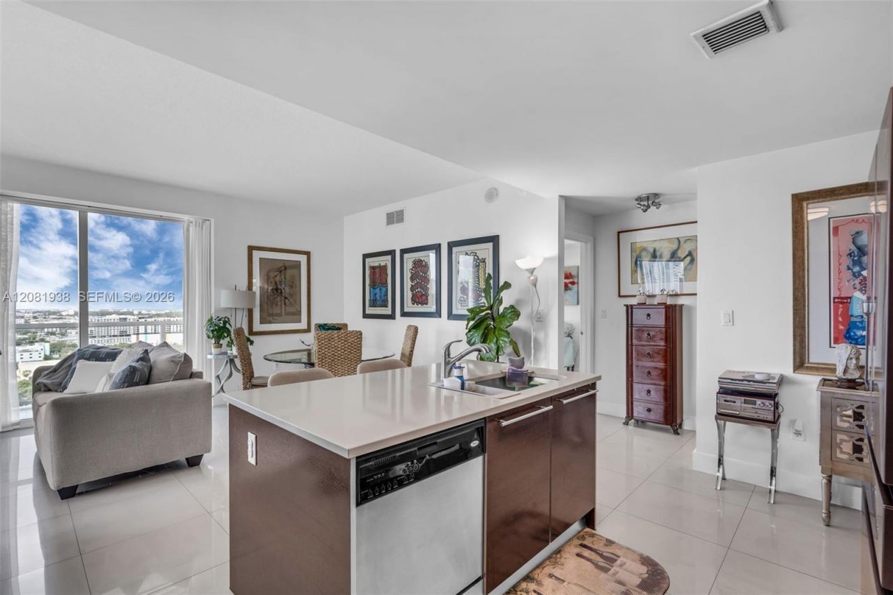 1900 N Bayshore Dr , Unit 2111, Miami, FL 33132 Photo