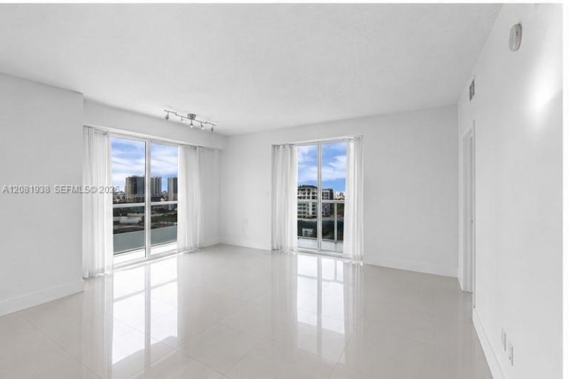 1900 N Bayshore Dr , Unit 2111, Miami, FL 33132 Photo