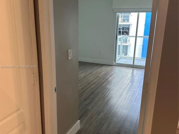 5091 NW 7th St, Unit 811, Miami, FL 33126