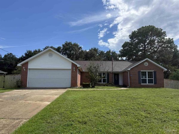 7199 Manatee St, Navarre, FL 32566