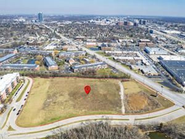 1S625 Oakbrook Lake , Oak Brook, IL 60523