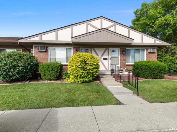 25352 Potomac Drive, Unit 7, South Lyon, MI 48178