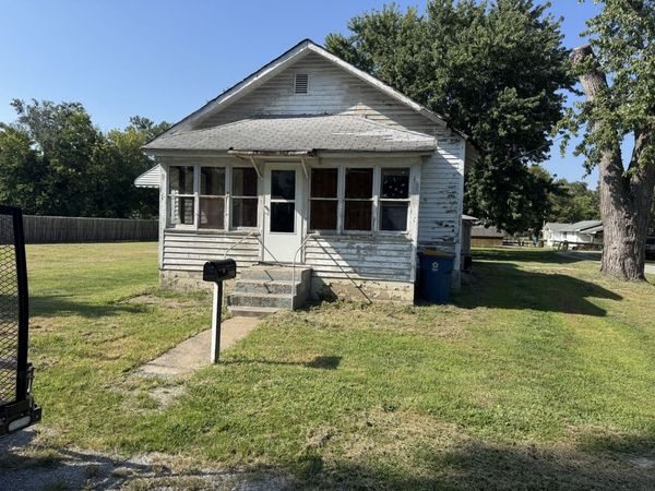 513 E Smith Street , Benton, IL 62812