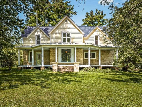 1112 W Saint James Road, Orangeville, IL 61060