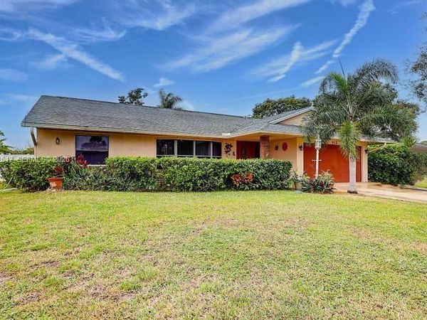 412 SW Sansom Ln, Port St. Lucie, FL 34953