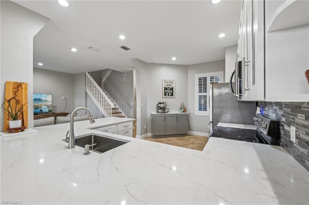 14966 Summit Place Cir, Naples, FL 34119 Photo
