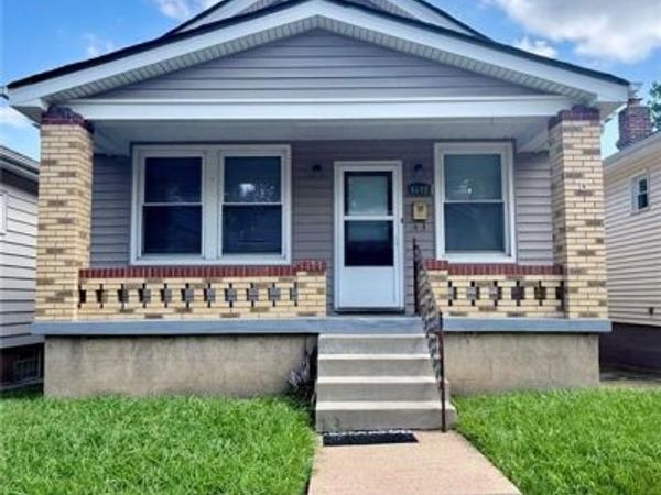 4640 Ray Avenue , St Louis, MO 63116