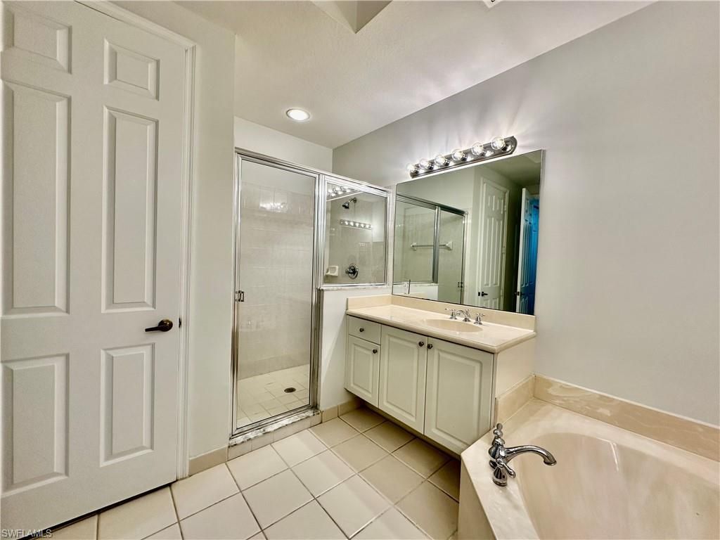 1425 Mariposa Cir , Unit 202, Naples, FL 34105 Photo