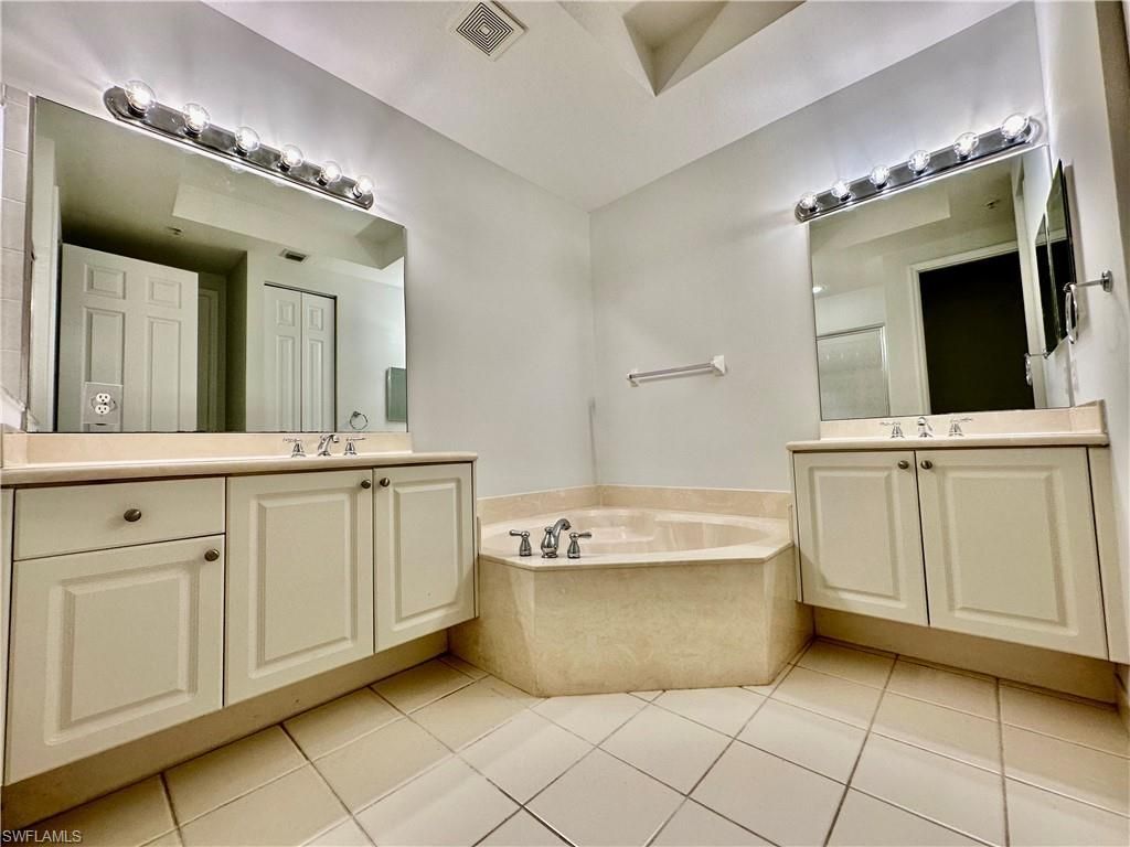 1425 Mariposa Cir , Unit 202, Naples, FL 34105 Photo