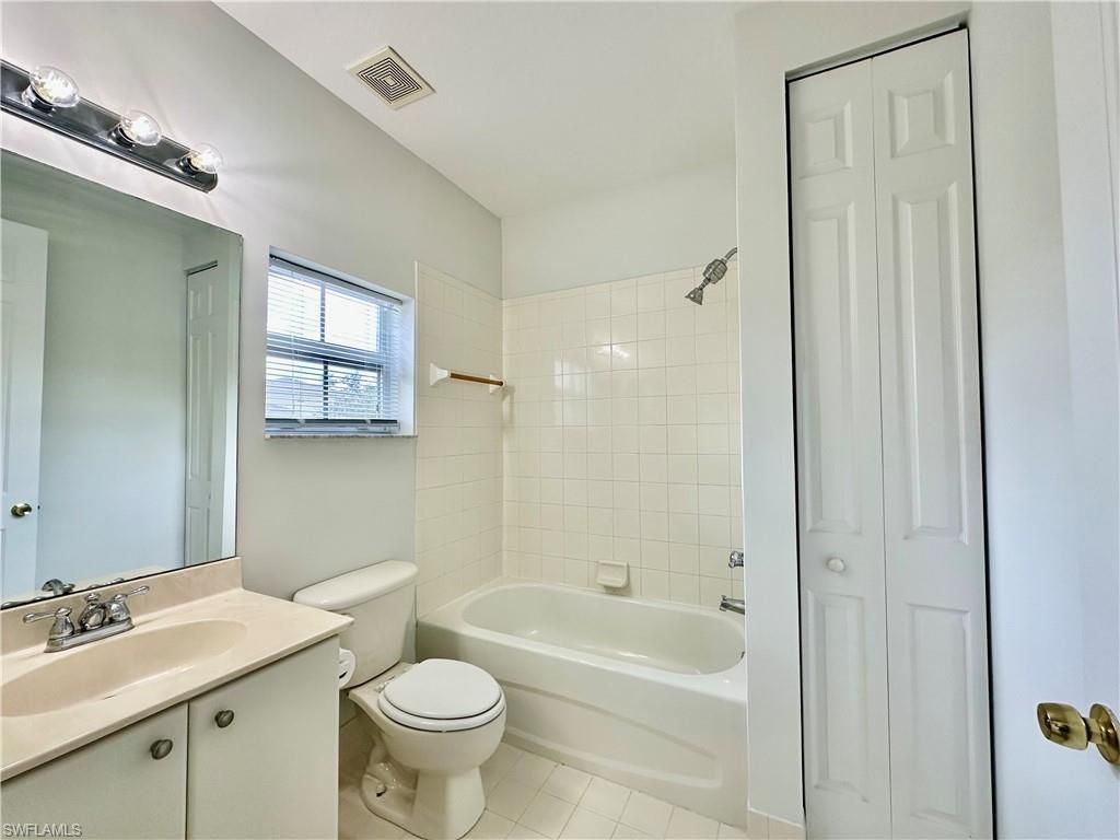 1425 Mariposa Cir , Unit 202, Naples, FL 34105 Photo