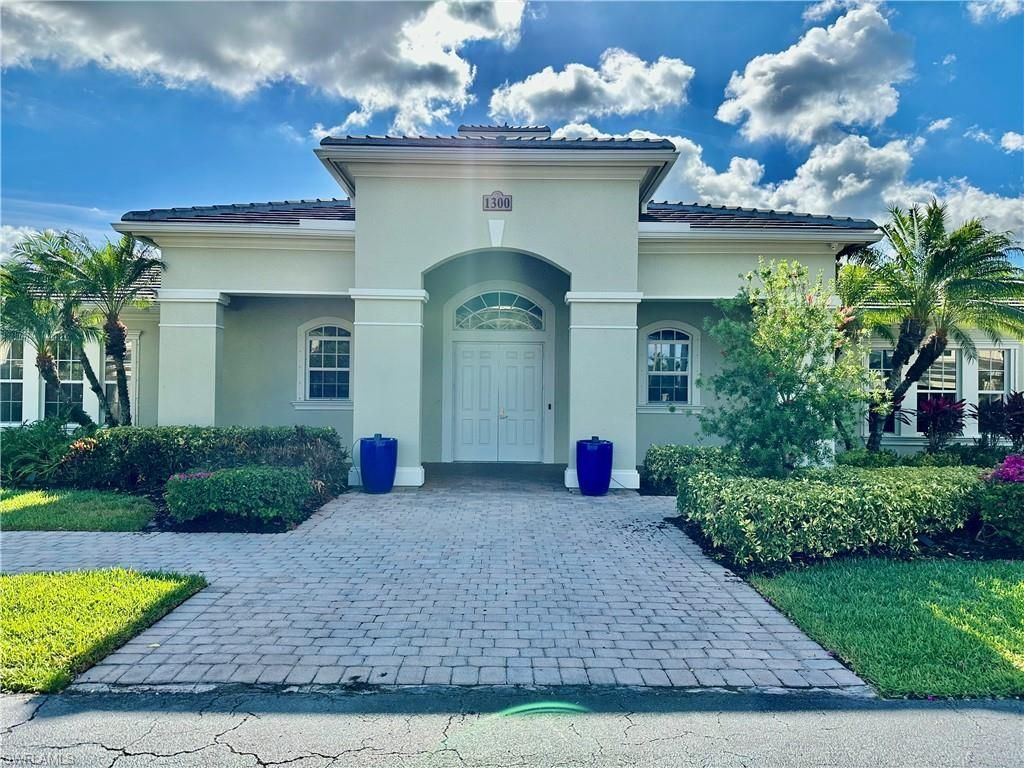 1425 Mariposa Cir , Unit 202, Naples, FL 34105 Photo