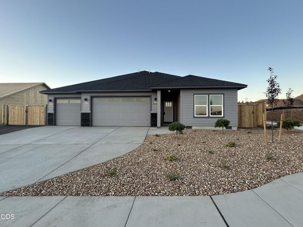 3909 SW Antelope Way, Unit Lot 52, Redmond, OR 97756