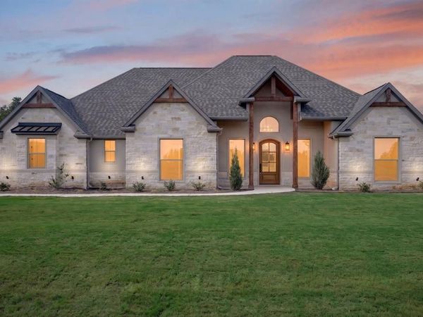 129 Heritage Springs Drive , Weatherford, TX 76087