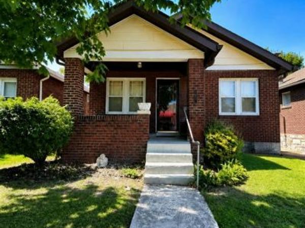5851 Hampton Avenue, St Louis, MO 63109