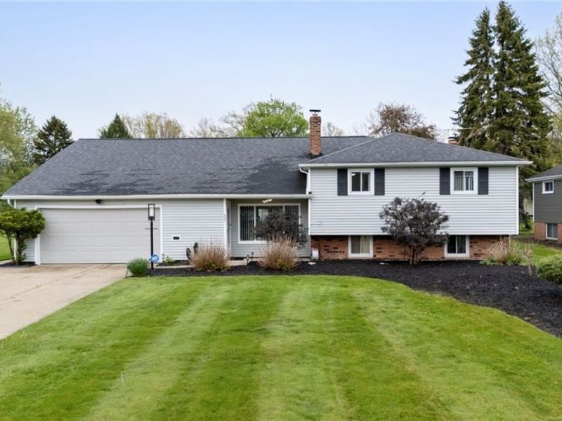 823 Belwood Drive, Highland Heights, OH 44143 Photo 1