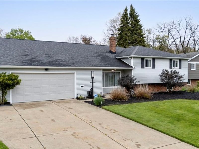 823 Belwood Drive, Highland Heights, OH 44143 Photo 2