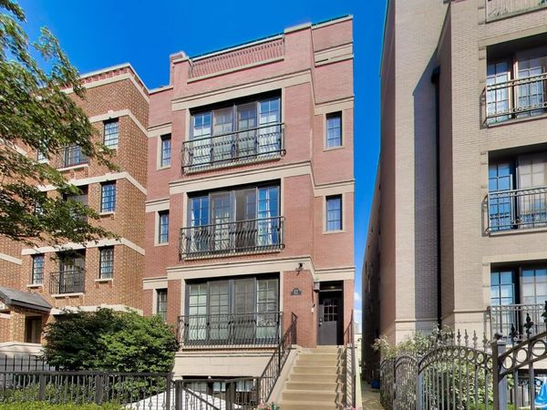3721 N Wilton Avenue, Unit 1, Chicago, IL 60613