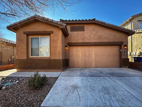 6732 Oro Valley Road NW, Albuquerque, NM 87114