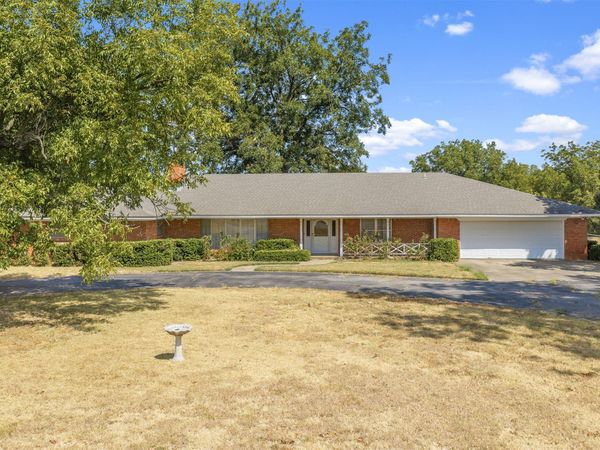 2011 W 1st Street, Sulphur, OK 73086