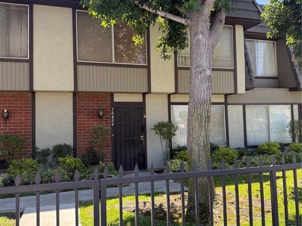 10404 Artesia Boulevard, Bellflower, CA 90706
