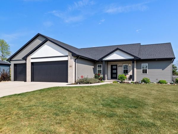 334 Lake Breeze WAY, Two Rivers, WI 54241