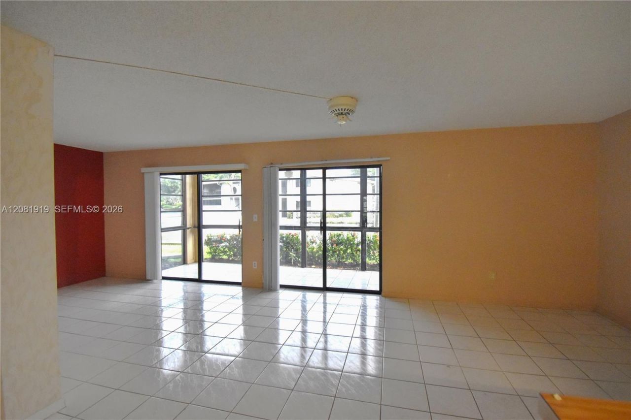 10761 W Clairmont Cir , Unit 108, Tamarac, FL 33321 Photo