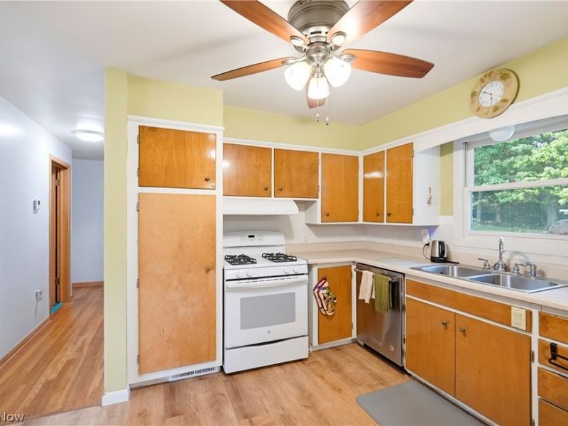 7851 N Boyden Road, Sagamore Hills, OH 44067 Photo 3