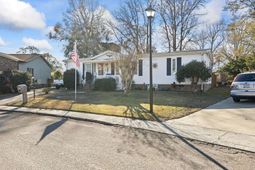 1118 Woodville Circle photo 4