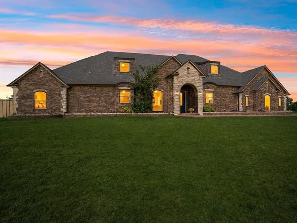 1611 N Morgan Road, Tuttle, OK 73089