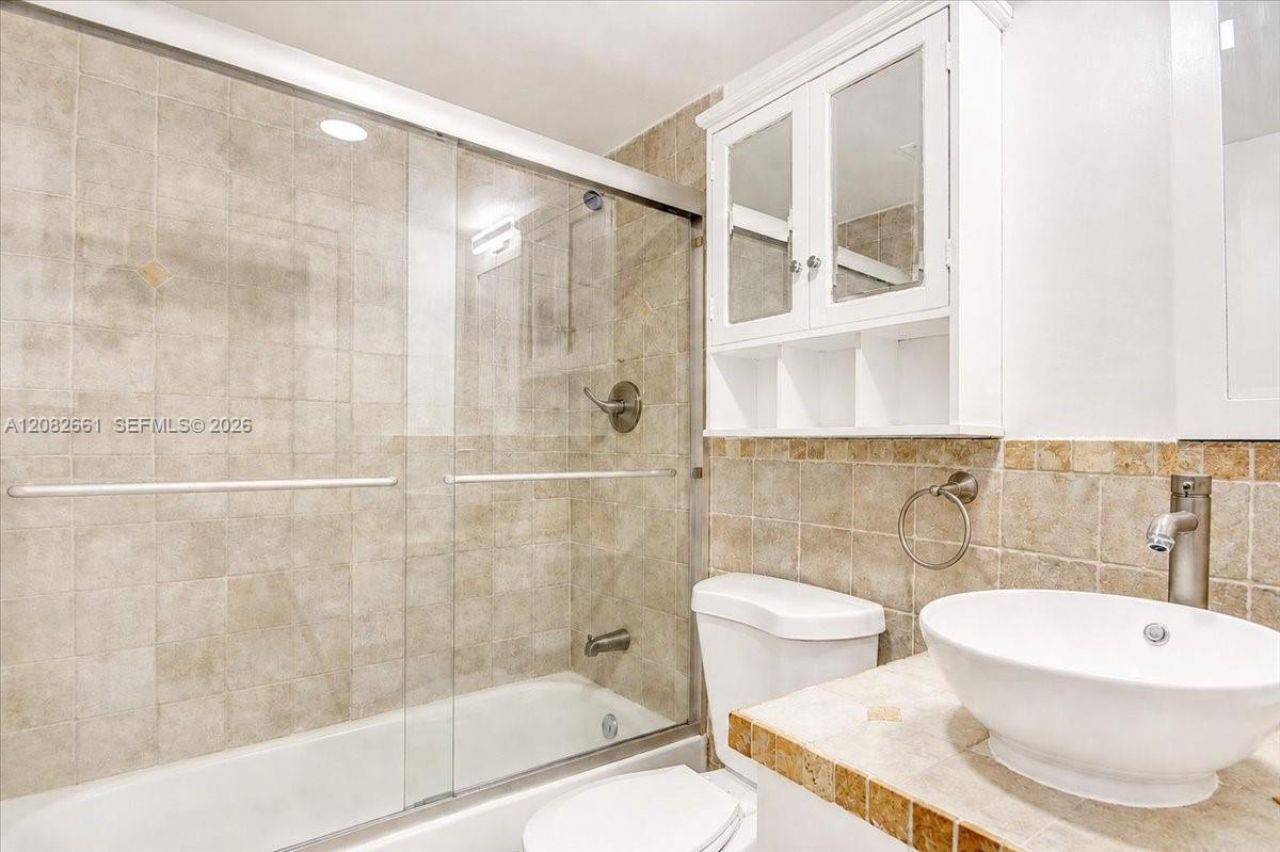 1975 Normandy Dr, Unit 303, Miami Beach, FL 33141 Photo