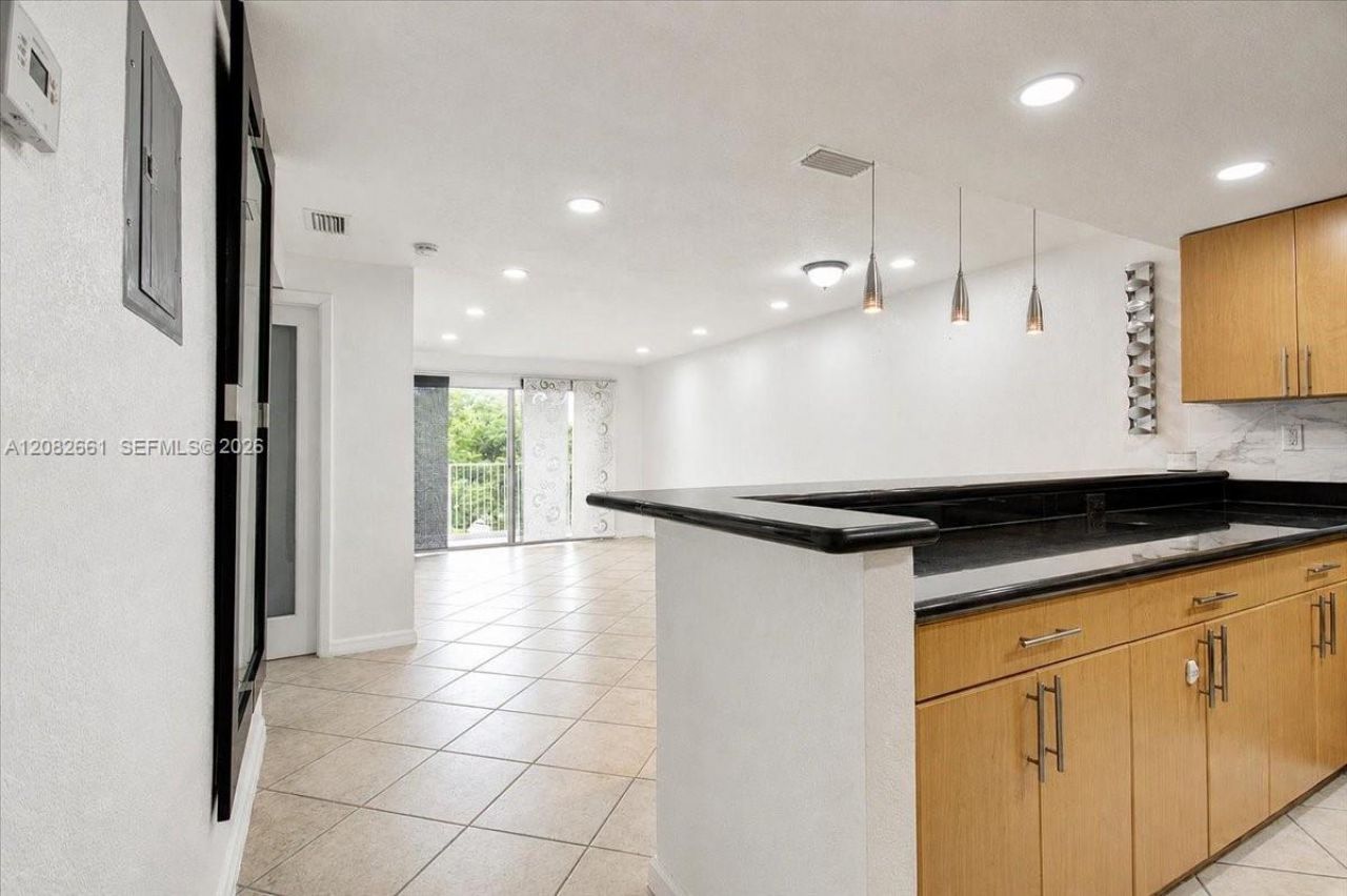 1975 Normandy Dr, Unit 303, Miami Beach, FL 33141 Photo