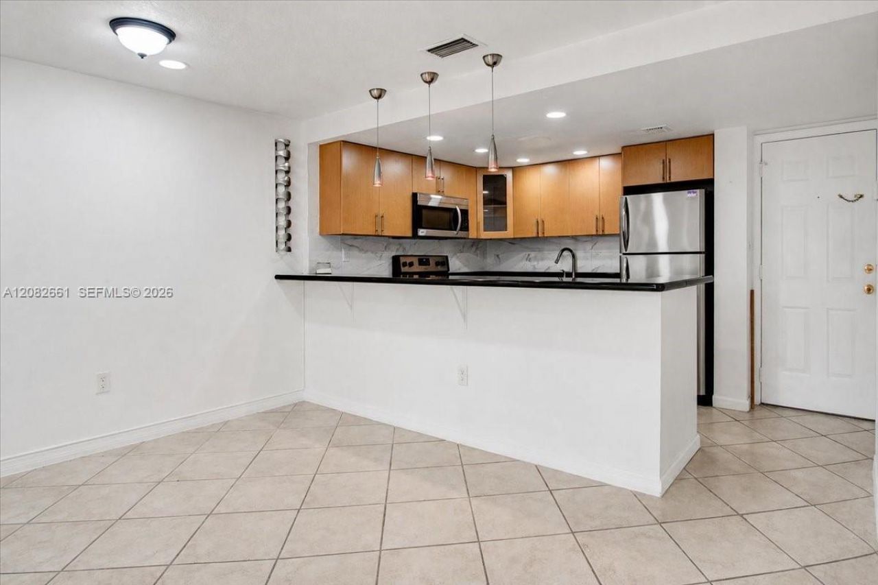 1975 Normandy Dr, Unit 303, Miami Beach, FL 33141 Photo