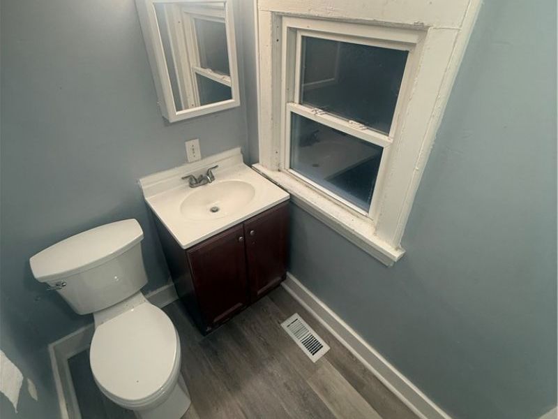 56 E Mapledale Avenue, Akron, OH 44301 Photo 9