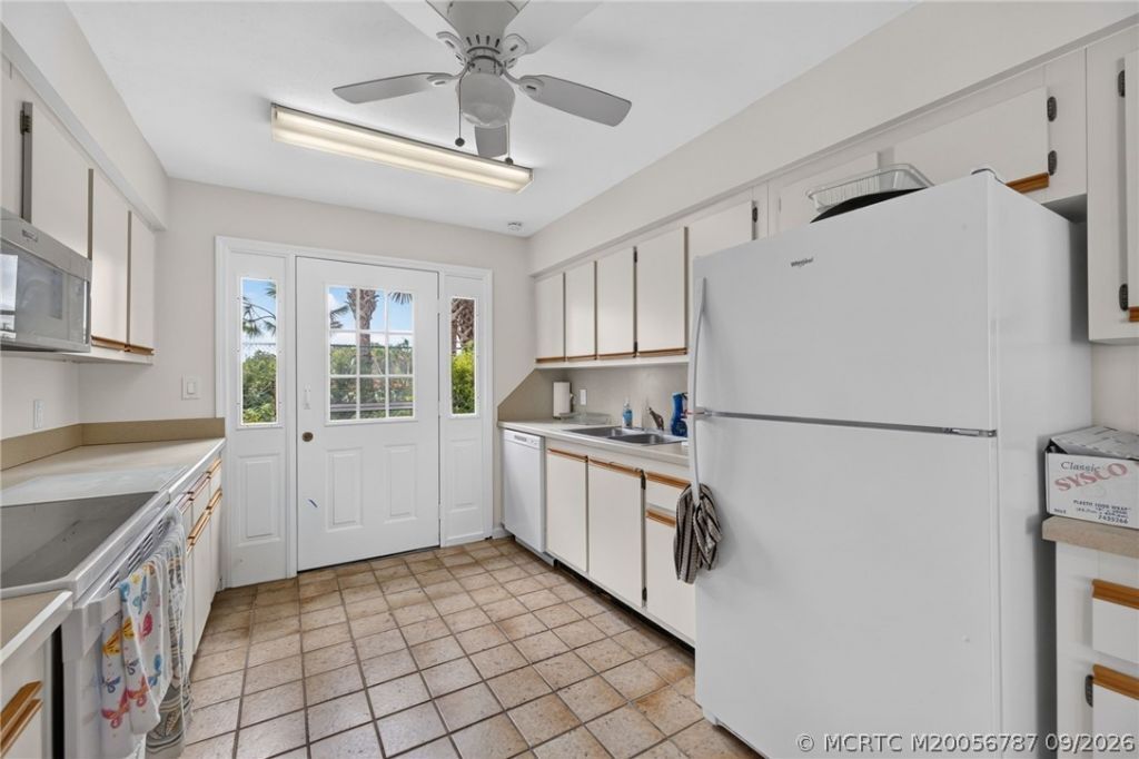 803 SE Central Parkway , Unit 9, Stuart, FL 34994 Photo